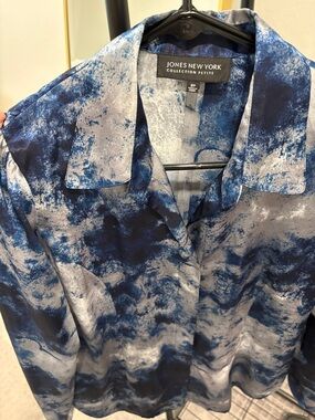 Jones New York Navy and Gray Marble-Effect Button-Up